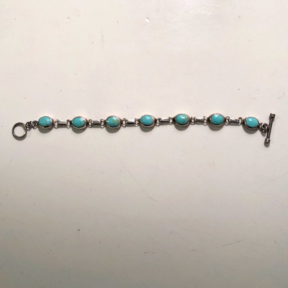 Jewelry - Simple, pretty turquoise bracelet